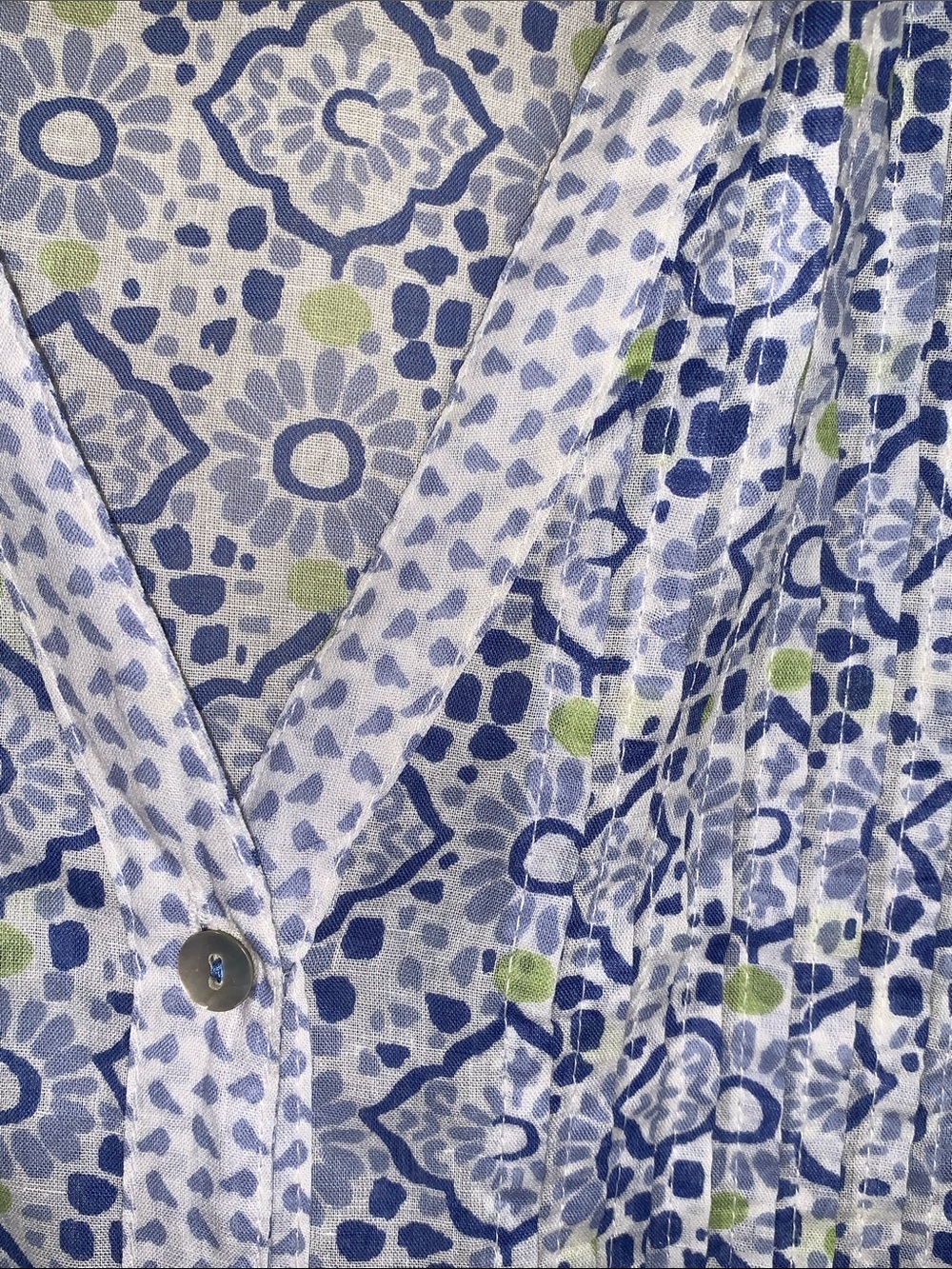 BluThreads by Rockflowerpaper Blue & White Floral Print Top Lightweight - Picture 4 of 6